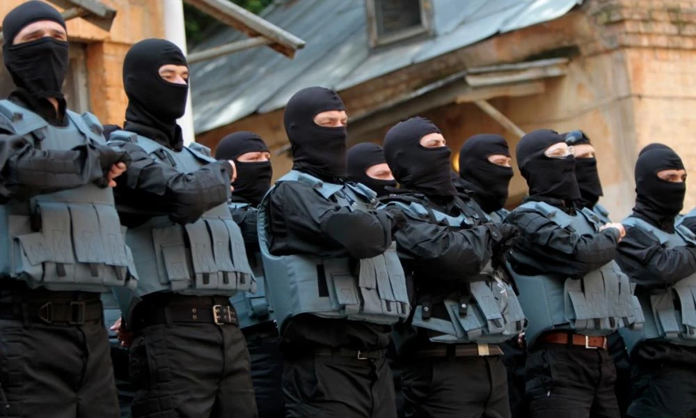 Τι κρύβεται πίσω από το φλερτ της Δύσης με τους Ουκρανούς ναζί